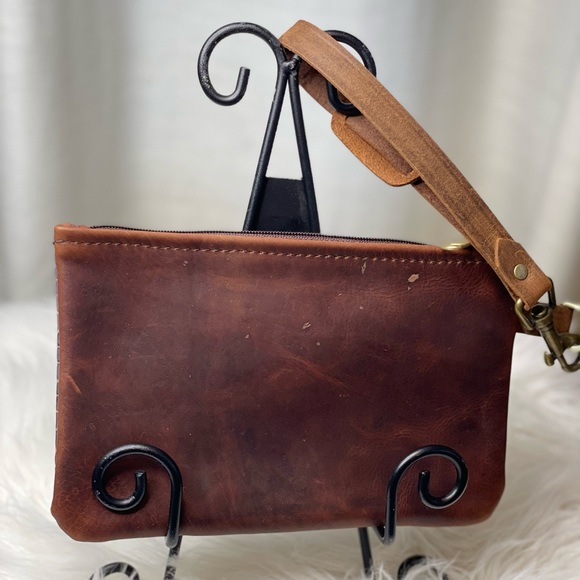 Cowhide Wristlet Clutch Leather Brown Embossed Leather Crossbody bag zippered - Picture 8 of 8